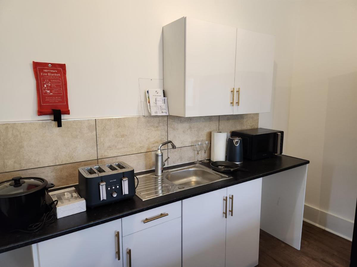 Immaculate 1-Bedroom In Greenhithe Exterior photo