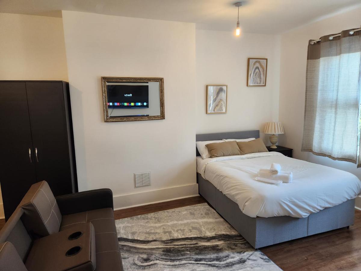 Immaculate 1-Bedroom In Greenhithe Exterior photo