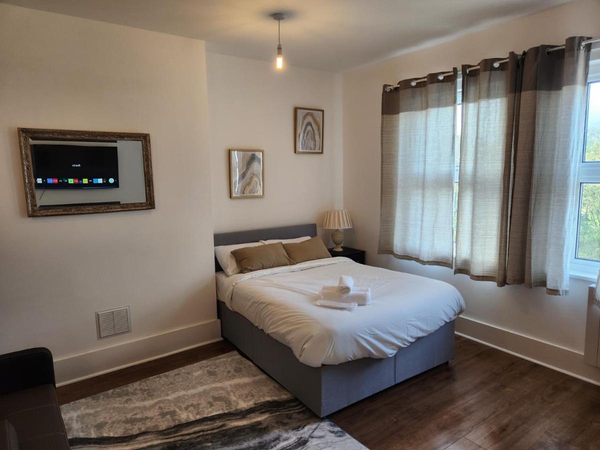 Immaculate 1-Bedroom In Greenhithe Exterior photo