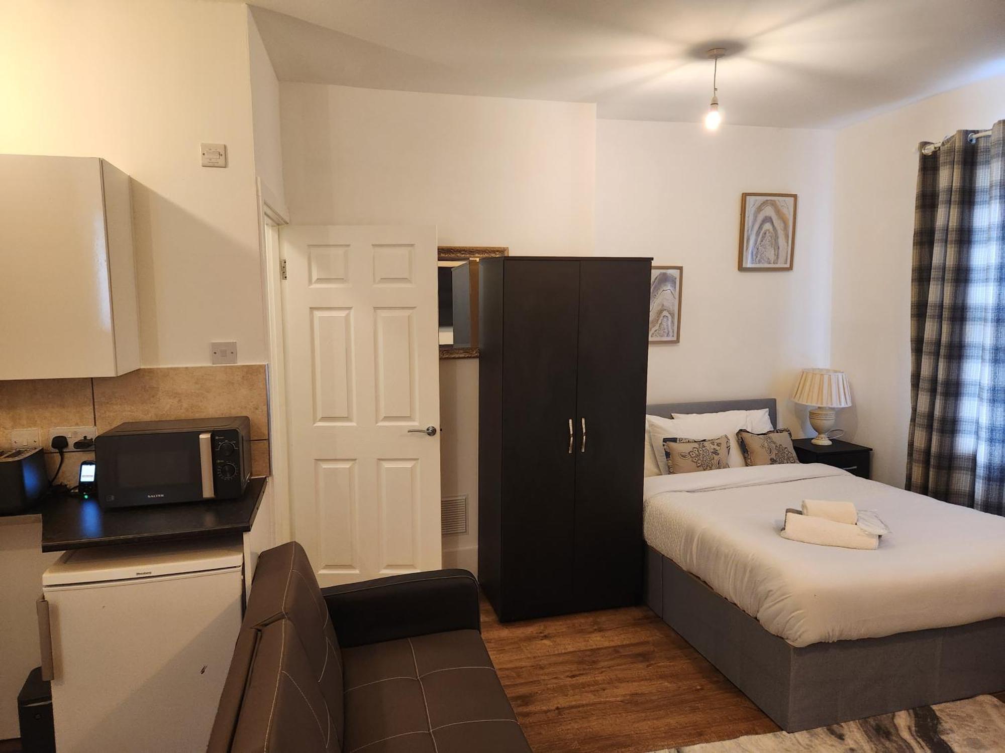 Immaculate 1-Bedroom In Greenhithe Exterior photo