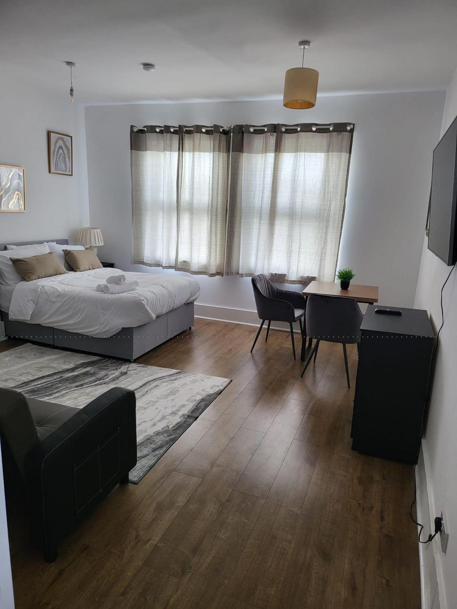 Immaculate 1-Bedroom In Greenhithe Exterior photo