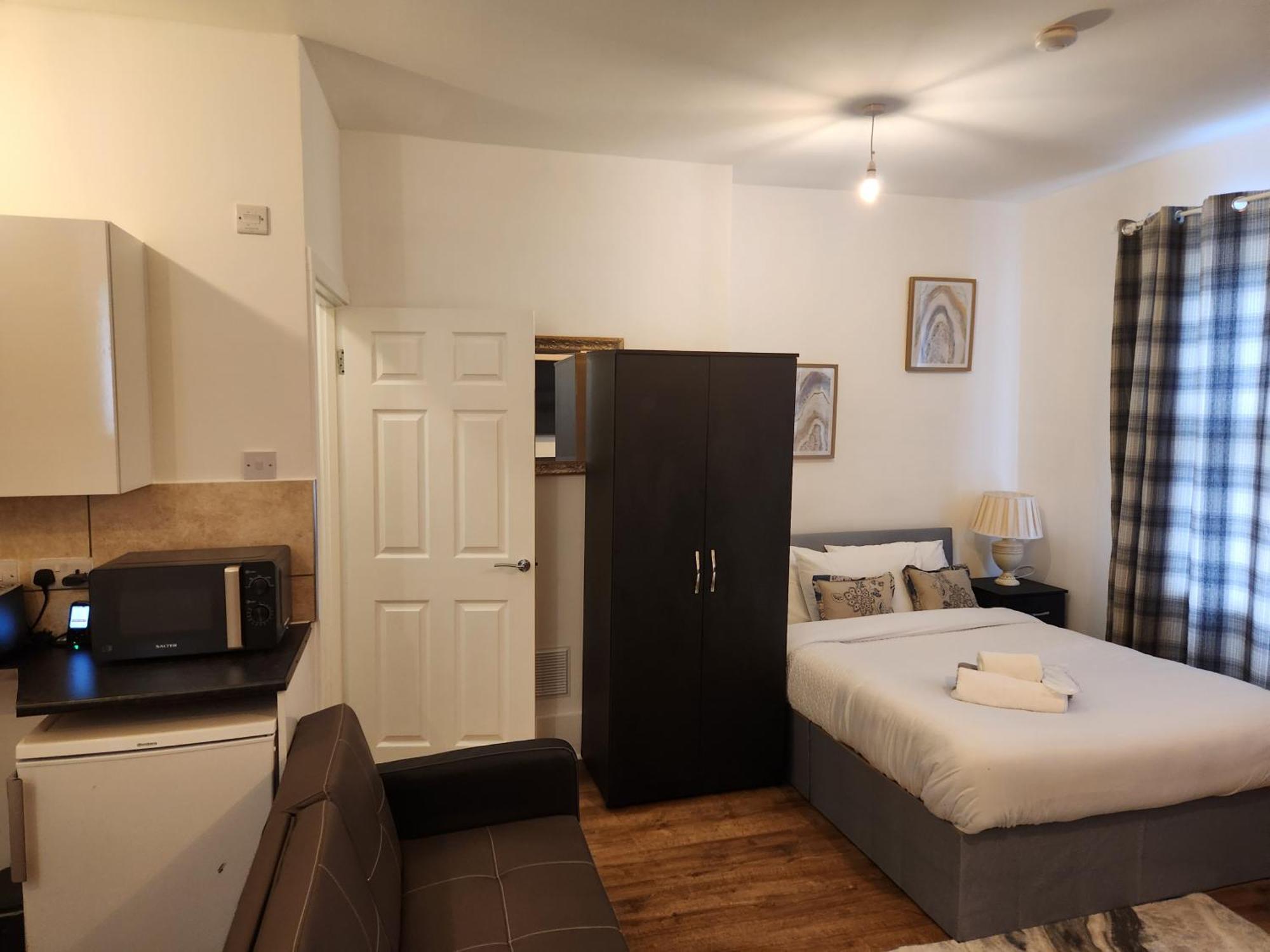 Immaculate 1-Bedroom In Greenhithe Exterior photo