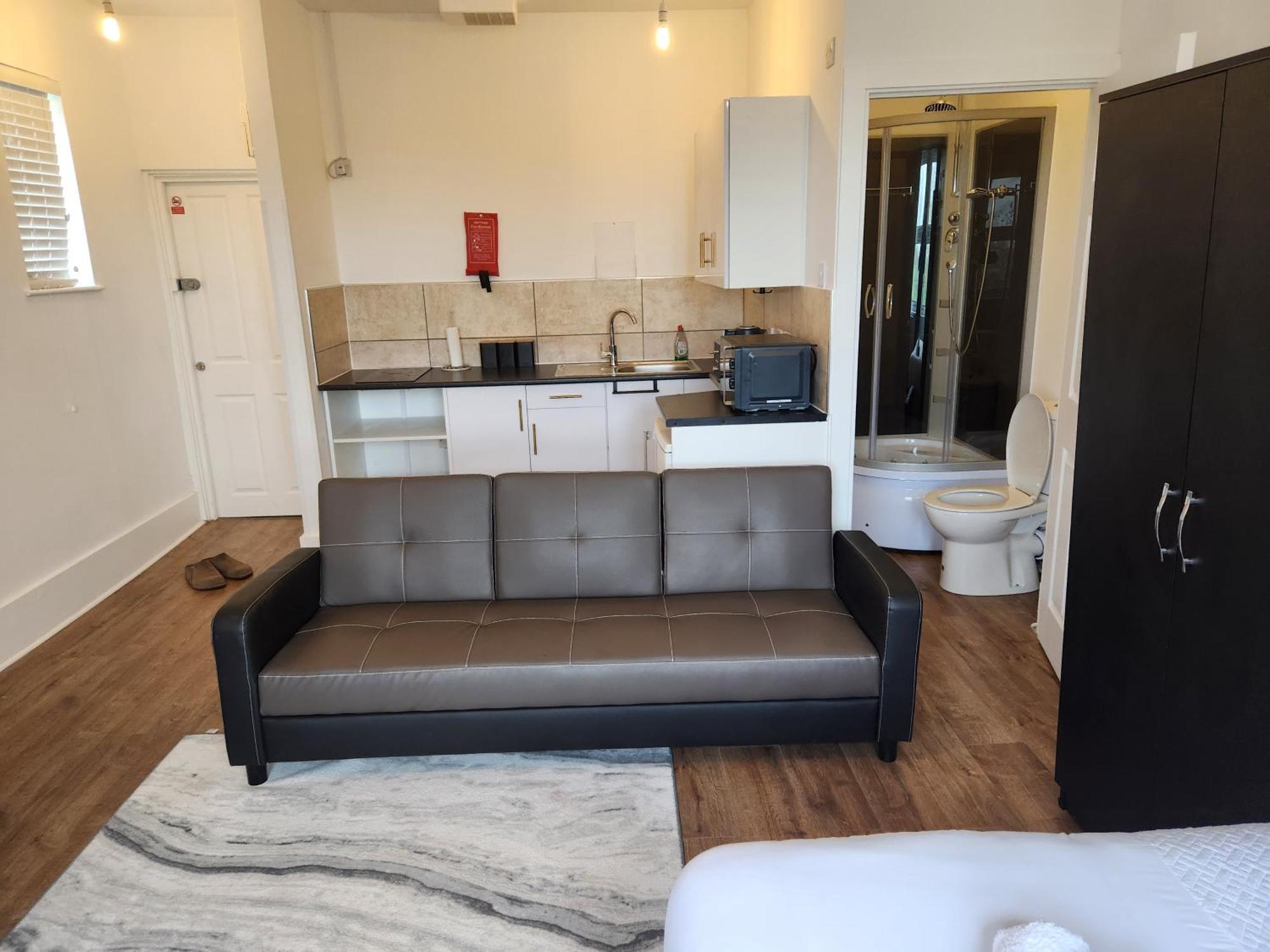 Immaculate 1-Bedroom In Greenhithe Exterior photo